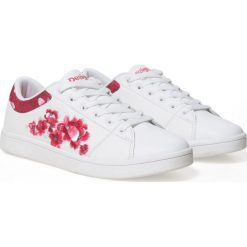 Desigual tenisówki damskie Tennis Hindi Dancer 39 białe. Białe trampki i tenisówki damskie Desigual, bez wzorów, bez zapięcia. W wyprzedaży za 209.00 zł.