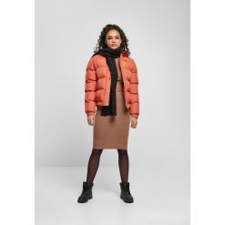 Kurtka damska Urban Classics hooded puffer. Czerwone kurtki damskie Urban Classics, na zimę, bez wzorów, z puchu, z kapturem. Za 297.70 zł.