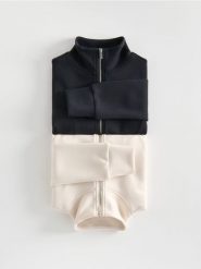 Rozpinana bluza z modalem - czarny. Czarne bluzy damskie Reserved, l, bez wzorów, z dzianiny, bez ramiączek, bez kaptura. Za 119.99 zł.