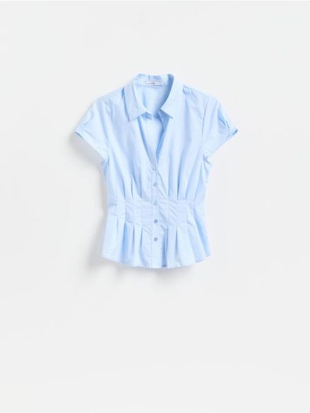 Taliowana koszula - jasnoniebieski. Niebieskie koszule damskie Reserved, l, bez wzorów, z bawełny, bez kołnierzyka, bez ramiączek. Za 89.99 zł.