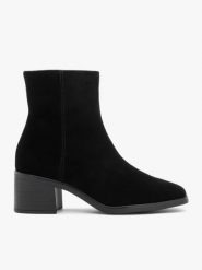 Czarne eleganckie botki ze skóry welurowej. Czarne botki damskie Ryłko, bez wzorów, ze skóry, eleganckie, bez obcasa, na obcasie, bez zapięcia. Za 449.99 zł.