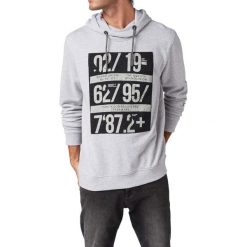 Bluza turystyczna męska Tom Tailor Hoodie Artwork. Szare bluzy męskie Tom Tailor, m, bez wzorów, z bawełny, casualowe, bez ramiączek, z kapturem. W wyprzedaży za 115.00 zł.