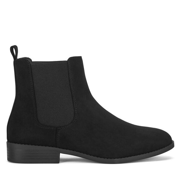 Botki Clara Barson. Czarne botki damskie Clara Barson, bez wzorów, bez obcasa, na płaskiej podeszwie, bez zapięcia. Za 119.99 zł.