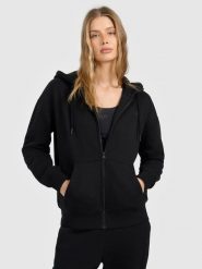 4F Bluza dresowa rozpinana z kapturem damska - czarna M. Czarne bluzy damskie 4F, m, bez wzorów, z dresówki, bez ramiączek, z kapturem. Za 159.99 zł.