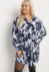 Granatowo-NIebieska Pudełkowa Sukienka Koszulowa z Wiskozą Ozdobiona Paskiem Noravell. Niebieskie sukienki damskie Born2be, na co dzień, xl, bez wzorów, z wiskozy, eleganckie, bez kołnierzyka, bez ramiączek, midi, koszulowe. Za 99.99 zł.