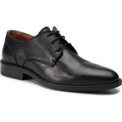 Półbuty TOMMY HILFIGER - Essential Leather Mix Shoe FM0FM02100 Black 990. Czarne buty wizytowe męskie Tommy Hilfiger, bez wzorów, z materiału, bez obcasa, bez zapięcia. W wyprzedaży za 359.00 zł.