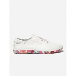 Buty sportowe damskie TBS Confort. Białe obuwie sportowe damskie TBS, bez wzorów, bez zapięcia, tenisowe. Za 427.30 zł.