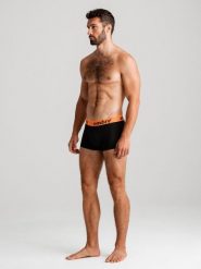 Bokserki męskie bawełniane - czarno-pomarańczowe - Rozmiar: L. Brązowe bokserki męskie Ombre Clothing, bez wzorów, z bawełny. Za 14.99 zł.