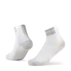 Skarpety biegowe Buff Coolnet Quarter Sock CQ. Białe skarpetki damskie Buff, bez wzorów. Za 83.99 zł.