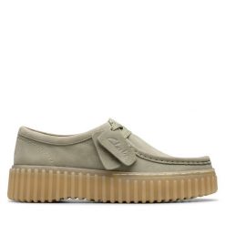 Półbuty Clarks. Zielone półbuty damskie Clarks, bez wzorów, bez obcasa, na płaskiej podeszwie, bez zapięcia. Za 349.99 zł.