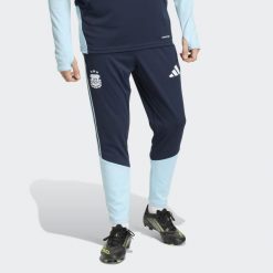 Spodnie Argentina 26 Tiro Training. Niebieskie spodnie sportowe męskie Adidas, bez wzorów, z dresówki, do piłki nożnej. Za 279.00 zł.