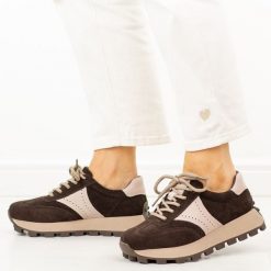 Brązowe skórzane sneakersy damskie Filippo Dp7976/26. Brązowe obuwie sportowe damskie Filippo, na jesień, bez wzorów, z dzianiny, z okrągłym noskiem, bez zapięcia. Za 269.00 zł.
