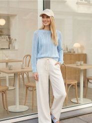 Ażurowy sweter z bawełną - błękitny. Niebieskie swetry nierozpinane damskie Sinsay, l, w ażurowe wzory, z bawełny, bez kołnierzyka, bez ramiączek. Za 49.99 zł.