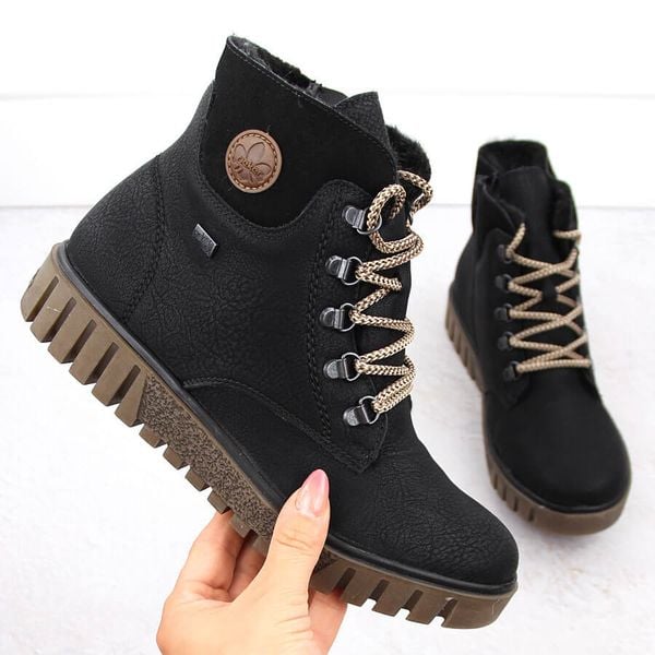 Wodoodporne trapery damskie botki czarne Rieker Y3433-00. Czarne trapery damskie Rieker, ze skóry ekologicznej, bez zapięcia. Za 259.35 zł.