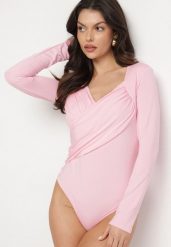 Różowe Body Eleganckie z Marszczeniem Ziellea. Czerwone body Born2be, bez wzorów, z jeansu. Za 44.99 zł.