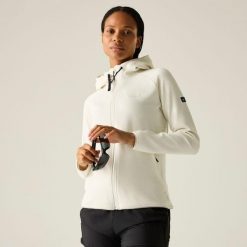 Damska kurtka z kapturem Regatta Nayna. Brązowe kurtki sportowe damskie Regatta, bez wzorów, bez ramiączek, z kapturem, trekkingowe. Za 295.00 zł.