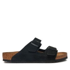 Klapki Birkenstock. Czarne klapki męskie Birkenstock, bez wzorów, bez zapięcia. Za 539.99 zł.