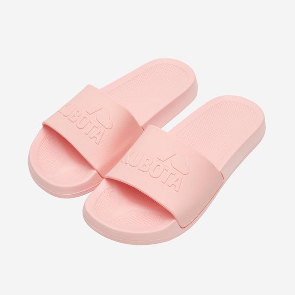 Klapki basenowe Kubota Basic Plain Różowe. Czerwone klapki damskie Kubota, bez wzorów, z materiału, sportowe, bez obcasa, bez zapięcia. W wyprzedaży za 49.99 zł.