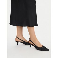Czółenka Steve Madden. Czarne czółenka damskie Steve Madden, bez wzorów, bez obcasa, bez zapięcia. Za 387.99 zł.