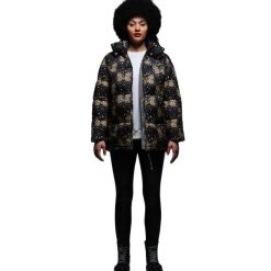 Kurtka Damska Christian Lacroix Gallican Messangers Print Baffled Padded Jacket. Czarne kurtki sportowe damskie Regatta, xl, z aplikacjami, z elastanu, bez ramiączek, z kapturem, trekkingowe. Za 282.99 zł.