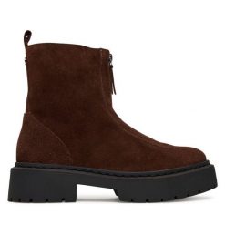Botki Steve Madden. Brązowe botki damskie Steve Madden, bez wzorów, bez obcasa, na płaskiej podeszwie, bez zapięcia. Za 729.99 zł.