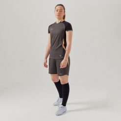 Koszulka do piłki nożnej damska Kipsta prosty krój. Białe bluzki damskie KIPSTA, xl, bez wzorów, z materiału, sportowe, bez kołnierzyka, bez ramiączek. W wyprzedaży za 59.99 zł.