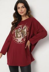 Bordowa Bluzka Bawełniana Oversize z Nadrukiem i Cyrkoniami Reriola. Czerwone bluzki damskie Born2be, bez wzorów, z bawełny, bez kołnierzyka, bez ramiączek. Za 79.99 zł.