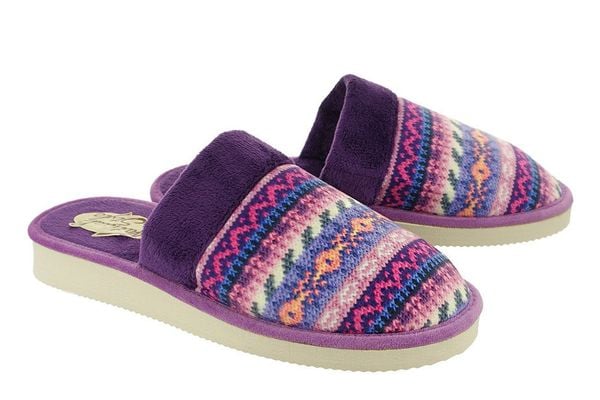METEOR 071 SWETER NORWESKI fioletowy, kapcie damskie. Fioletowe swetry nierozpinane damskie Meteor, bez wzorów, bez kołnierzyka, bez ramiączek. Za 47.99 zł.