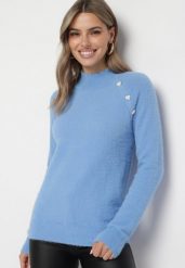 Jasnoniebieski Sweter Półgolf z Guzikami Irisaia. Niebieskie swetry nierozpinane damskie Born2be, m, bez wzorów, z jeansu, eleganckie, bez kołnierzyka, bez ramiączek. Za 64.99 zł.