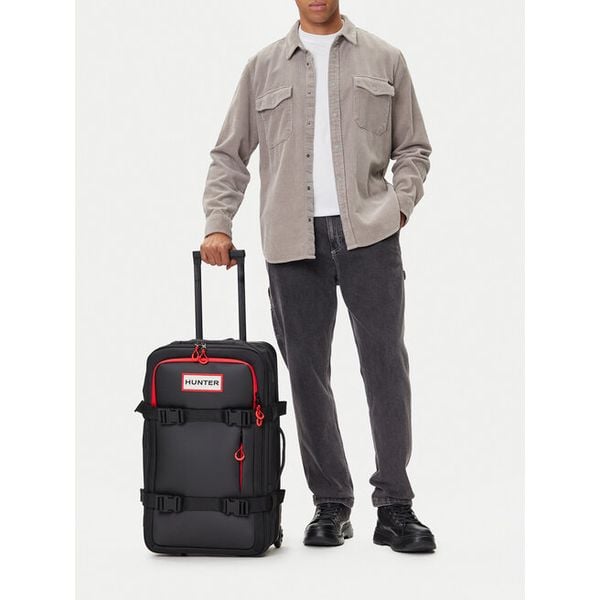 Walizka średnia Hunter. Czarne walizki damskie Hunter, bez wzorów, średnie. Za 459.99 zł.