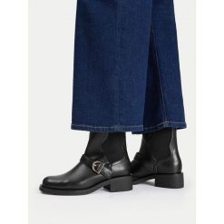 Sztyblety Beverly Hills Polo Club. Czarne botki damskie Beverly Hills Polo Club, bez wzorów, bez obcasa, na płaskiej podeszwie, bez zapięcia. Za 249.99 zł.