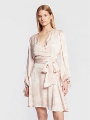 Guess Sukienka codzienna Noelie W2BK16 WEX90 Różowy Regular Fit. Czerwone sukienki damskie Guess, na co dzień, xs, z aplikacjami, z wiskozy, bez kołnierzyka, bez ramiączek, proste. Za 629.99 zł.