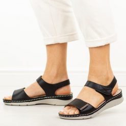 Czarne sandały damskie Potocki 90372. Czarne sandały damskie POTOCKI, bez wzorów, z jeansu, bez obcasa, na płaskiej podeszwie, bez zapięcia. Za 139.00 zł.