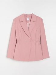 Żakiet z domieszką wiskozy - różowy. Czerwone marynarki i żakiety damskie Sinsay, bez wzorów, z wiskozy, bez kołnierzyka, bez ramiączek. Za 79.99 zł.