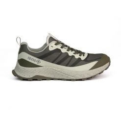 Męskie buty trekkingowe/turystyczne AGATA M Izas na średnie dystanse. Brązowe trekkingi męskie IZAS, z meshu, bez zapięcia. W wyprzedaży za 269.52 zł.