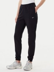 Nike Spodnie dresowe Chill Terry FN2434 Czarny Regular Fit. Czarne spodnie dresowe damskie Nike, bez wzorów, z dresówki. Za 279.99 zł.