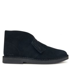 Botki Clarks. Czarne botki damskie Clarks, bez wzorów, bez obcasa, na płaskiej podeszwie, bez zapięcia. Za 489.99 zł.