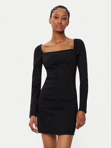 Guess Sukienka jeansowa W5RK84 D4PZ0 Granatowy Regular Fit. Niebieskie sukienki damskie Guess, xl, z aplikacjami, z bawełny, bez kołnierzyka, bez ramiączek. Za 349.99 zł.