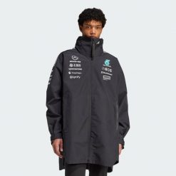 Kurtka Mercedes - Amg Petronas Formula One Team Myshelter. Białe kurtki sportowe męskie Adidas, l, bez wzorów, z materiału, bez kaptura. W wyprzedaży za 1,199.25 zł.