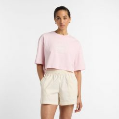 Koszulka damska New Balance WT51935RSG – różowa. Czerwone bluzki damskie New Balance, xl, bez wzorów, z bawełny, bez kołnierzyka, bez ramiączek. Za 129.99 zł.
