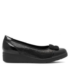 Półbuty Go Soft. Czarne półbuty damskie GO SOFT, bez wzorów, bez obcasa, na koturnie, bez zapięcia. Za 149.99 zł.