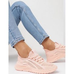 Różowe Buty Sportowe Elona. Czerwone obuwie sportowe damskie Born2be, z aplikacjami, z jeansu, bez zapięcia. Za 79.99 zł.