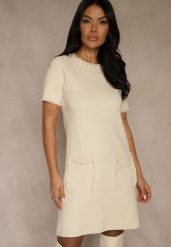 Jasnobeżowa Sweterkowa Sukienka Trapezowa z Perełkami przy Dekolcie i Kieszeniach Fenatusa. Brązowe sukienki damskie Renee, na co dzień, l, bez wzorów, z dzianiny, bez kołnierzyka, bez ramiączek, oversize. Za 89.99 zł.