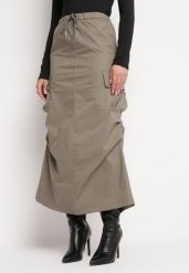 Ciemnozielona Spódnica Midi z Szerokimi Kieszeniami w Stylu Cargo Talicia. Zielone spódnice damskie Born2be, s, bez wzorów, z materiału, midi. Za 79.99 zł.