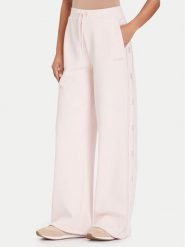 Guess Spodnie dresowe V5BB12 KCX22 Różowy Wide Leg. Czerwone spodnie dresowe damskie Guess, z aplikacjami, z dresówki. Za 379.99 zł.