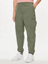 Gap Spodnie materiałowe 487058-01 Zielony Relaxed Fit. Zielone spodnie materiałowe męskie GAP, bez wzorów, z materiału. Za 249.99 zł.