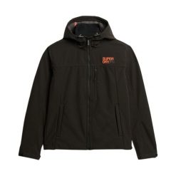 Kurtka wodoodporna Superdry Softshell Trekker. Czarne kurtki męskie Superdry, bez wzorów, z softshellu, z kapturem, trekkingowe. W wyprzedaży za 393.40 zł.