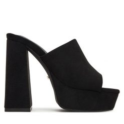 Klapki DeeZee. Czarne klapki damskie DeeZee, bez wzorów, bez obcasa, bez zapięcia. Za 159.99 zł.