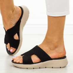 Czarne klapki damskie Vinceza 97300. Czarne klapki damskie VINCEZA, na lato, bez wzorów, z tkaniny, klasyczne, bez obcasa, bez zapięcia. Za 139.00 zł.