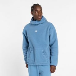 Bluza męska New Balance MT44584HEB – niebieska. Niebieskie bluzy męskie New Balance, m, z aplikacjami, z materiału, klasyczne, bez ramiączek, z kapturem. Za 169.99 zł.